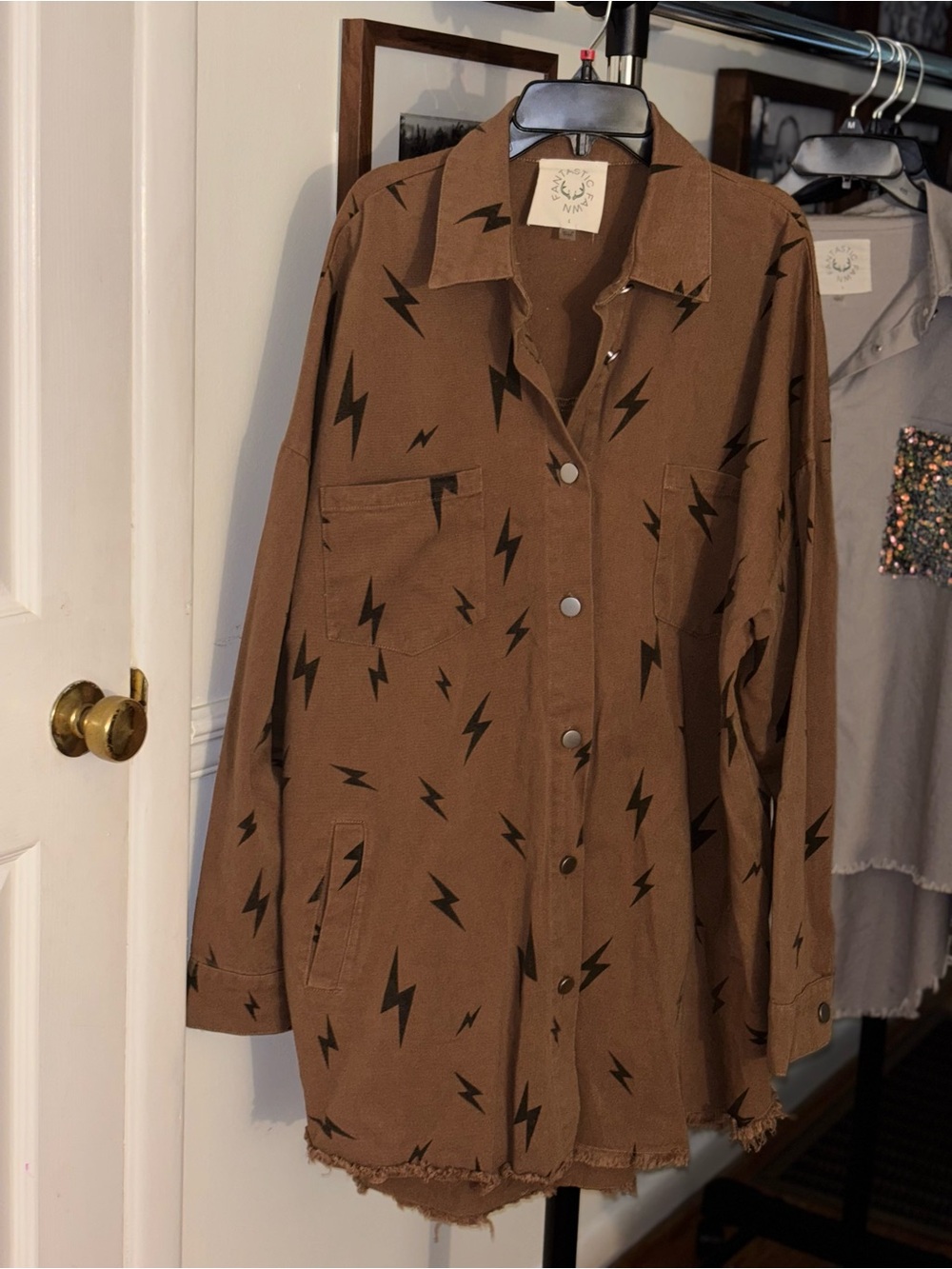 Fantastic Fawn Women’s Brown Lightning-Print Utility Jacket